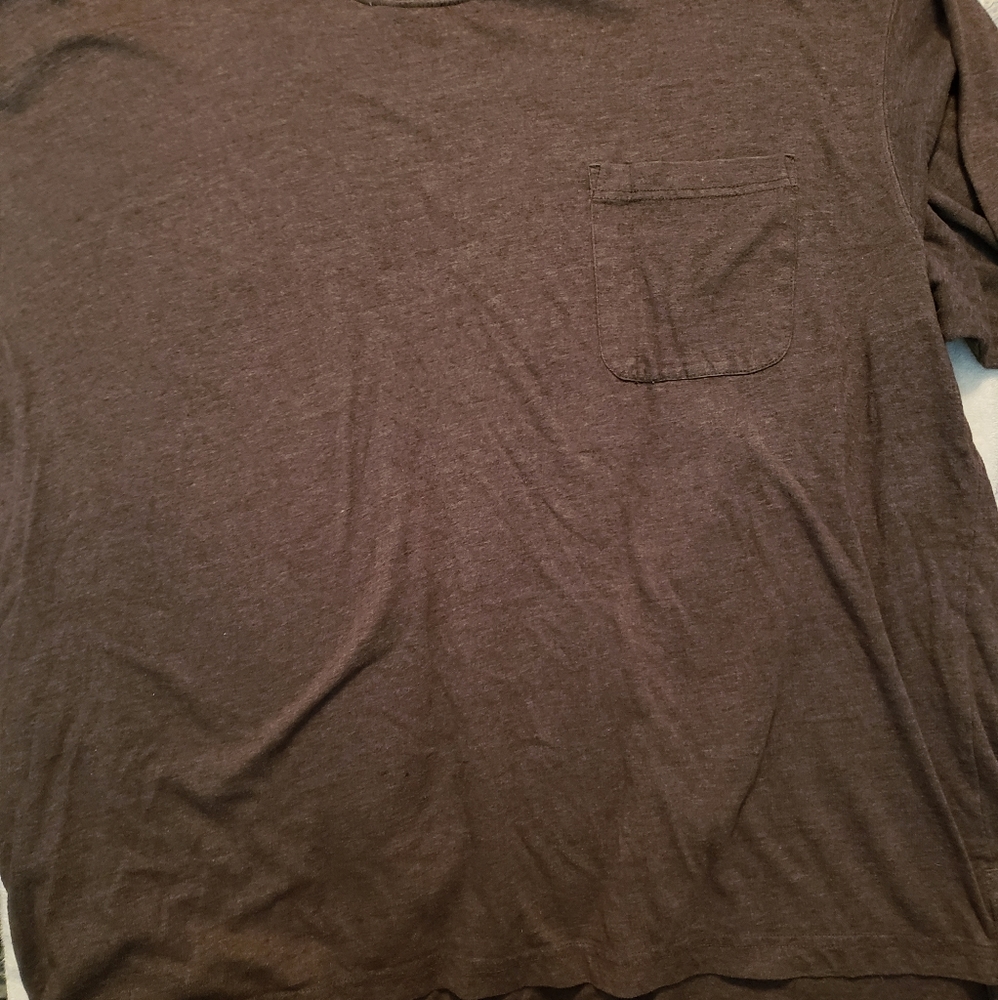 Mens long sleeve tshirt.       2